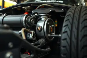 Porsche auf dem Prüfstandsrollen beim Chiptuning 2026, Nahaufnahme der Motorkomponenten in 8K-Detailqualität